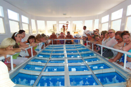 Excursión en barco con fondo de cristal en Sharm El Sheikh