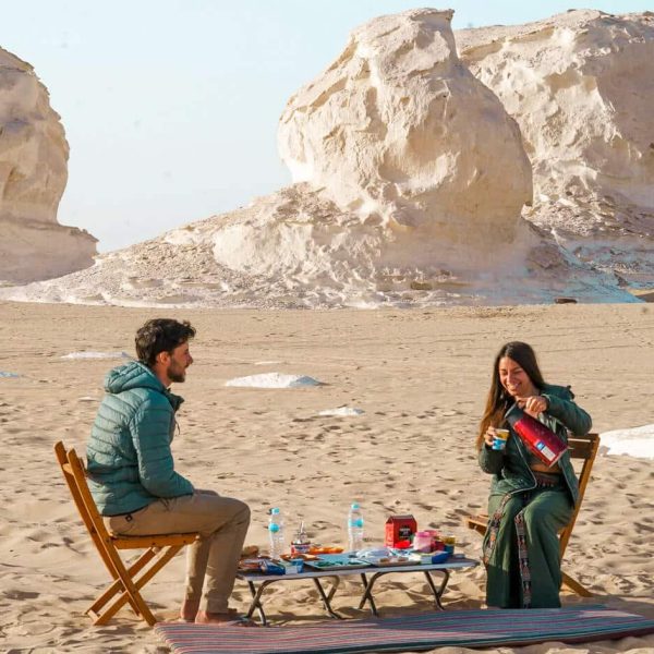 wonderful-shot-of-a-couple-enjoying-breakfast-in-Bahariya-Oasis